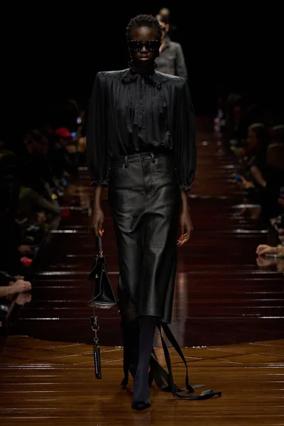 Look 13